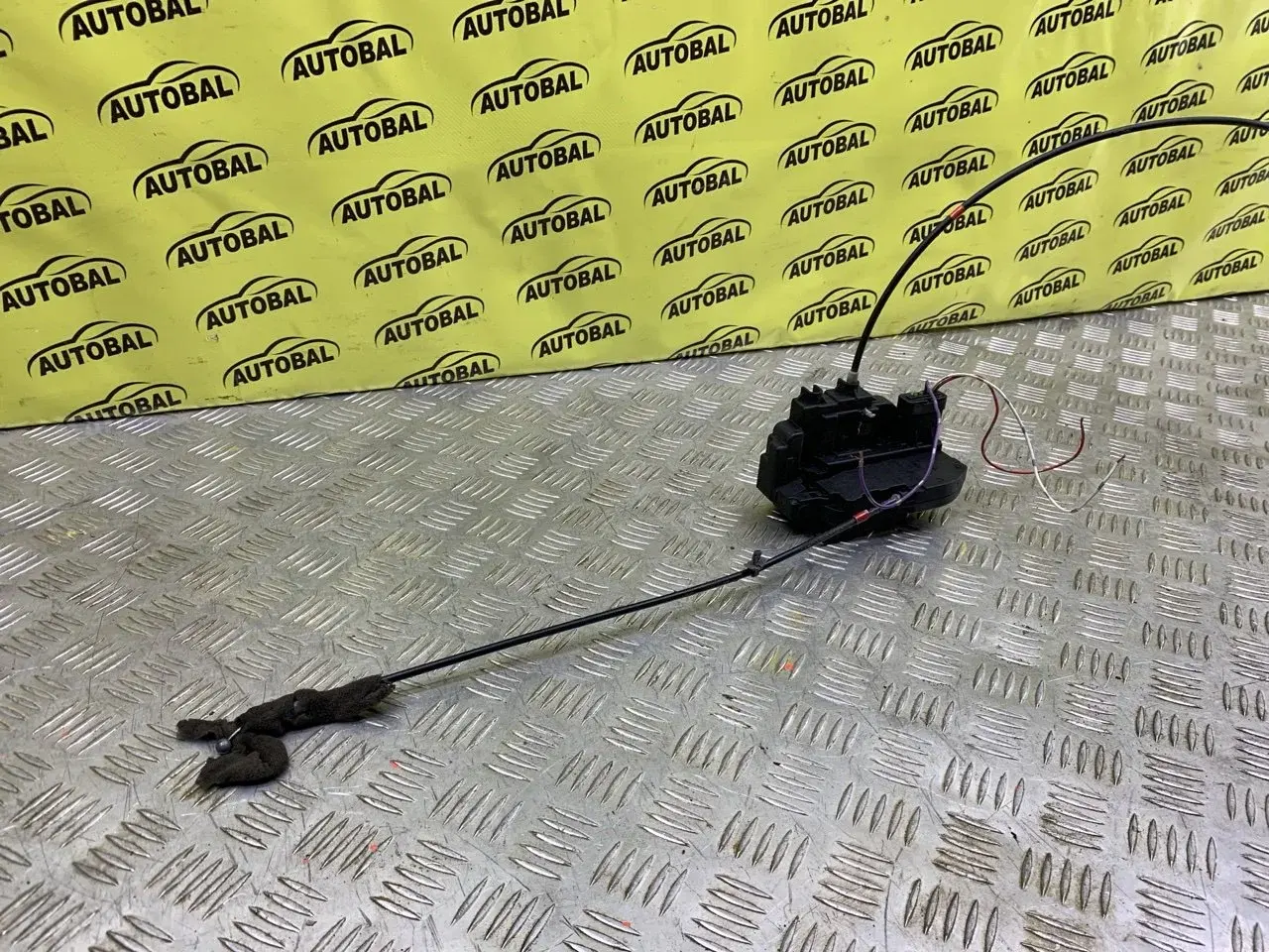 Замок двери 80500EB30A