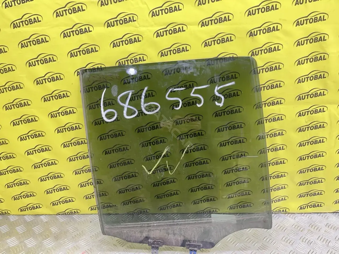 Стекло двери 82300EB33A