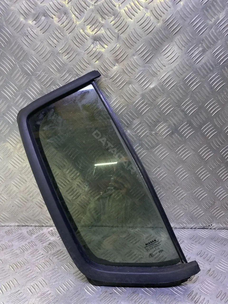 Стекло двери 82262EB300