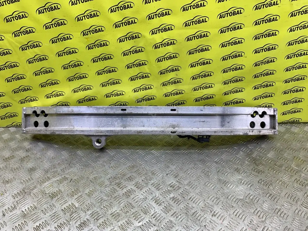 Усилитель бампера 620301DR0A