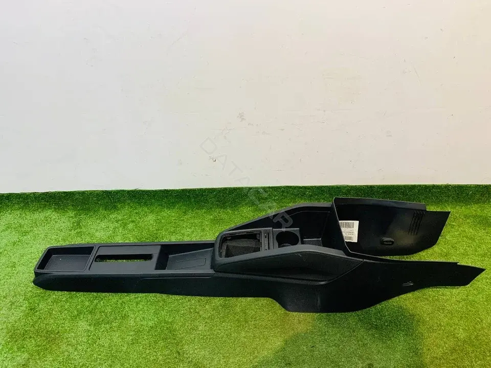 Накладка декоративная центральной консоли 6V0863242