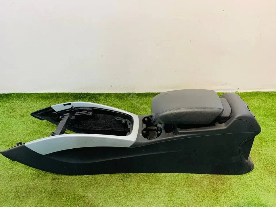 Накладка декоративная центральной консоли 8R0864981