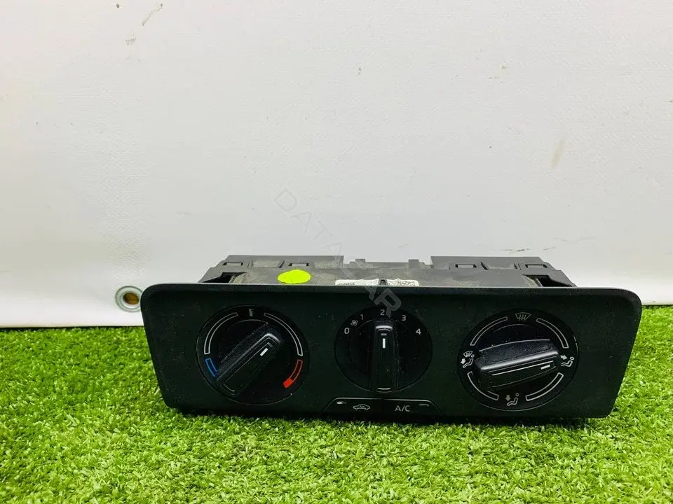 Блок управления климат-контролем 6V0820045C