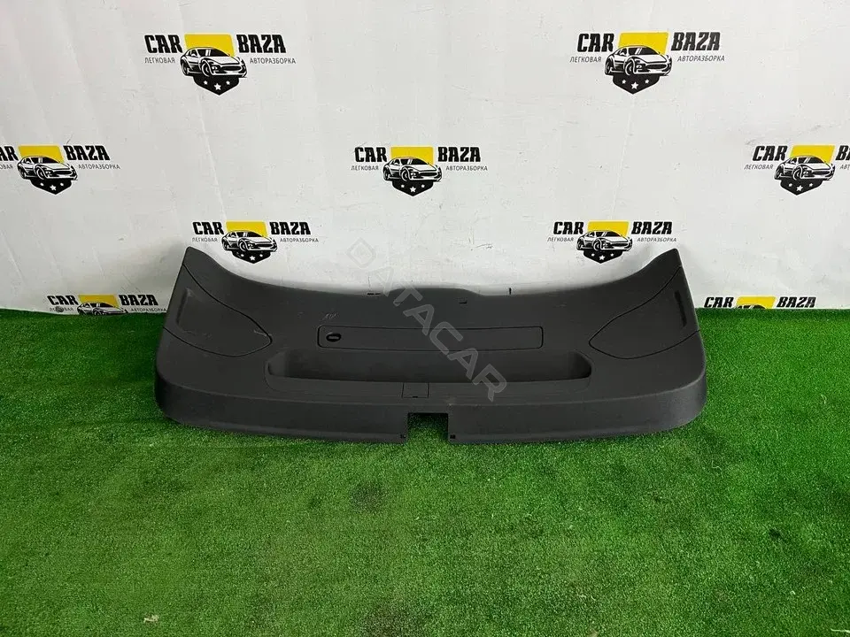 Обшивка крышки багажника 8U0867979