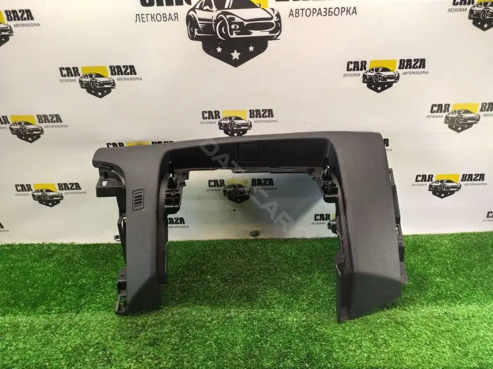 Панель приборов 681046UN0A