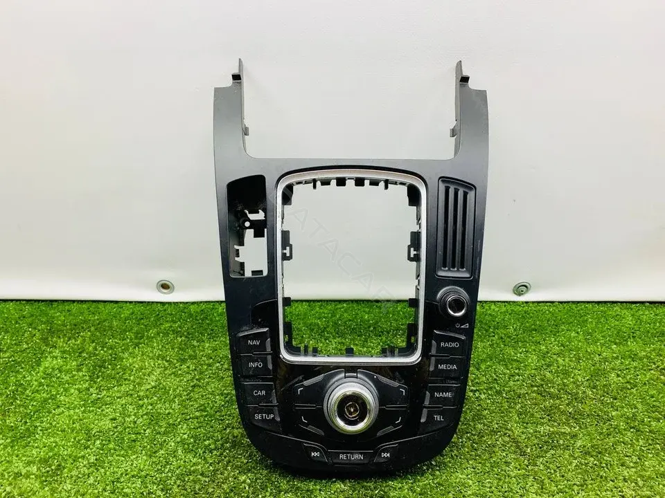 Накладка декоративная центральной консоли 8T0919609F