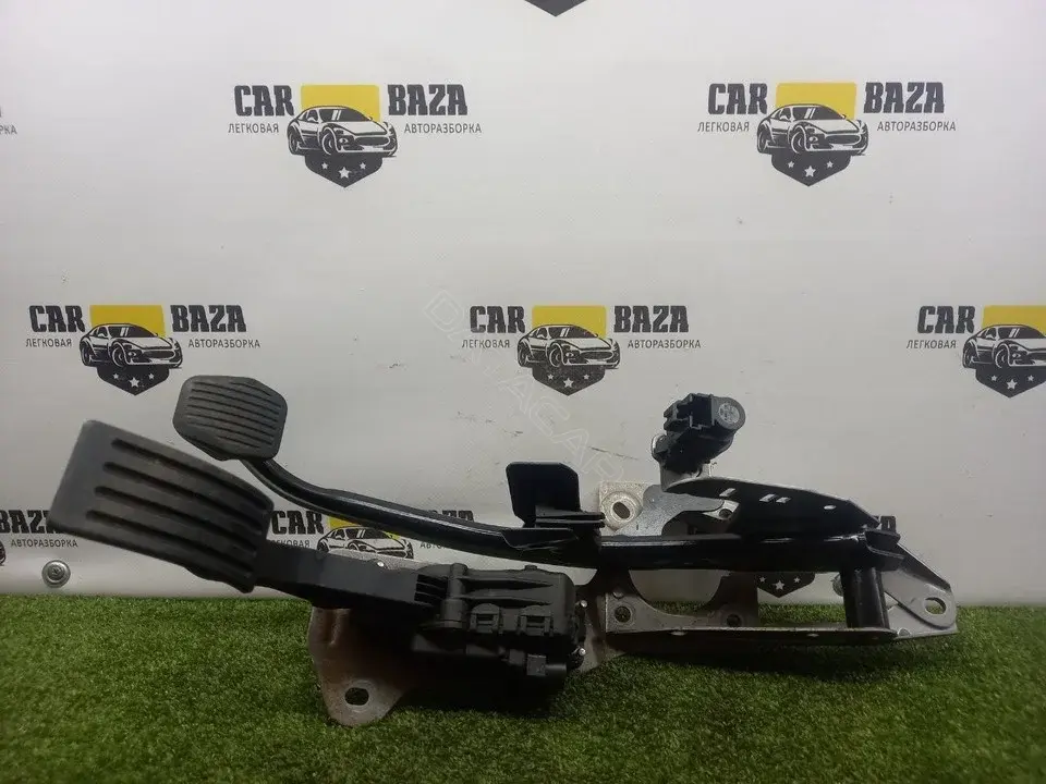 Педаль тормоза 4M519F836AK