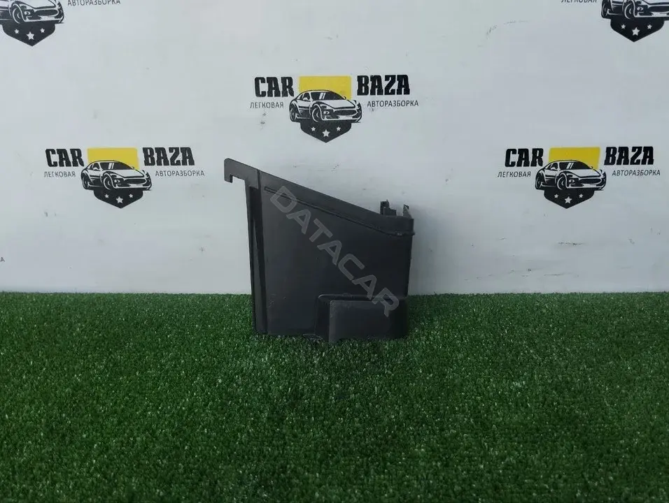Крышка блока предохранителей 284B80223R