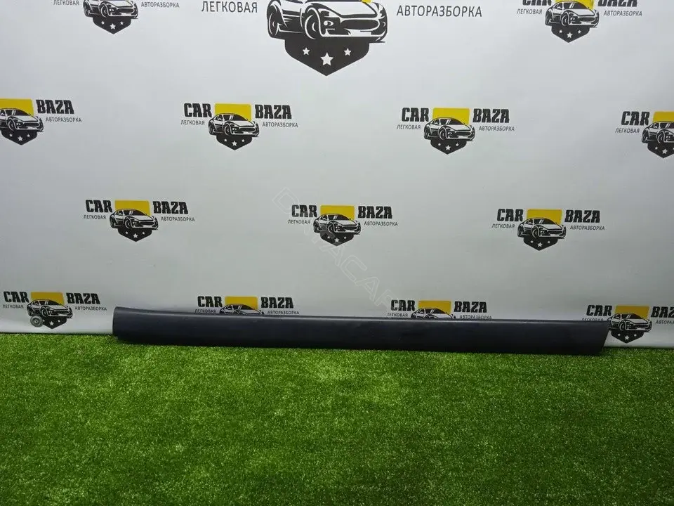Накладка двери 4DO354950A