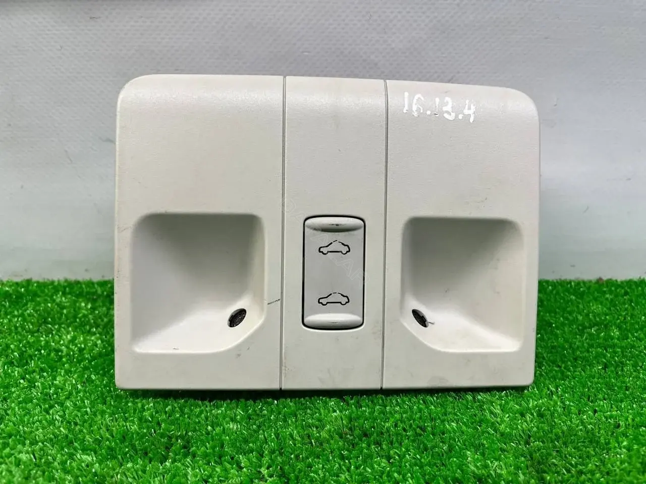 Плафон освещения салона 1K8951171A