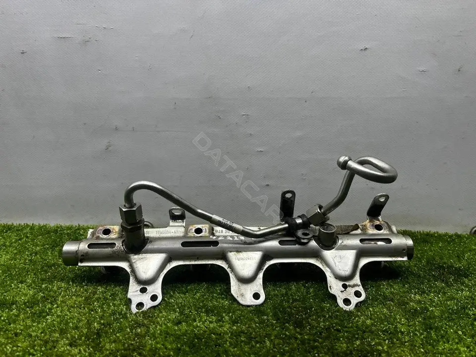 Топливная рейка 06J133317M