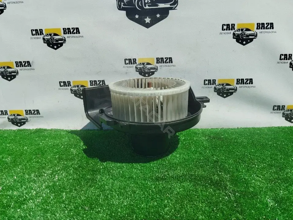 Моторчик печки 6R1819015