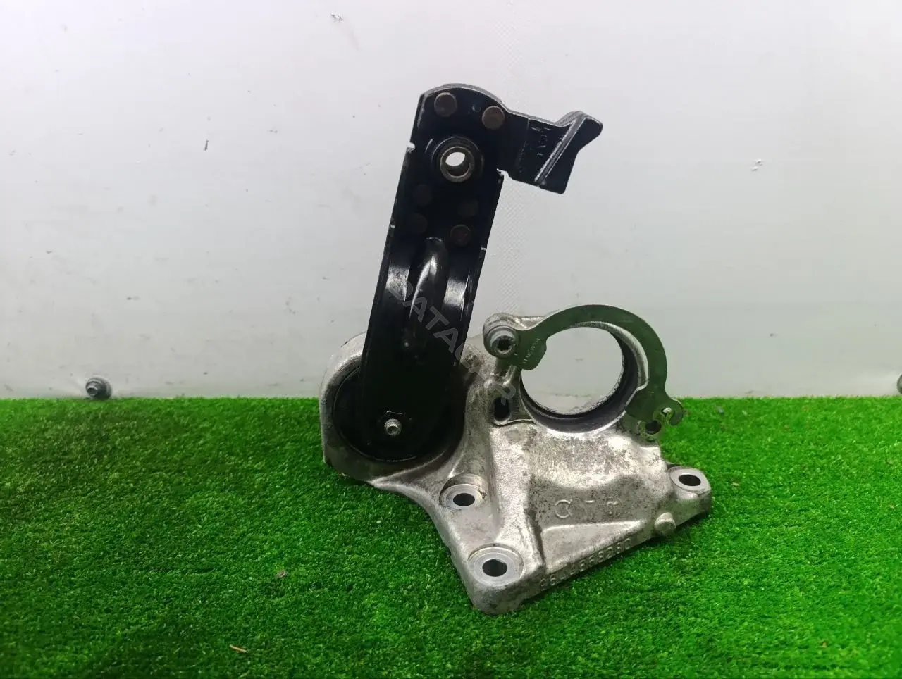 Кронштейн полуоси 9644668280