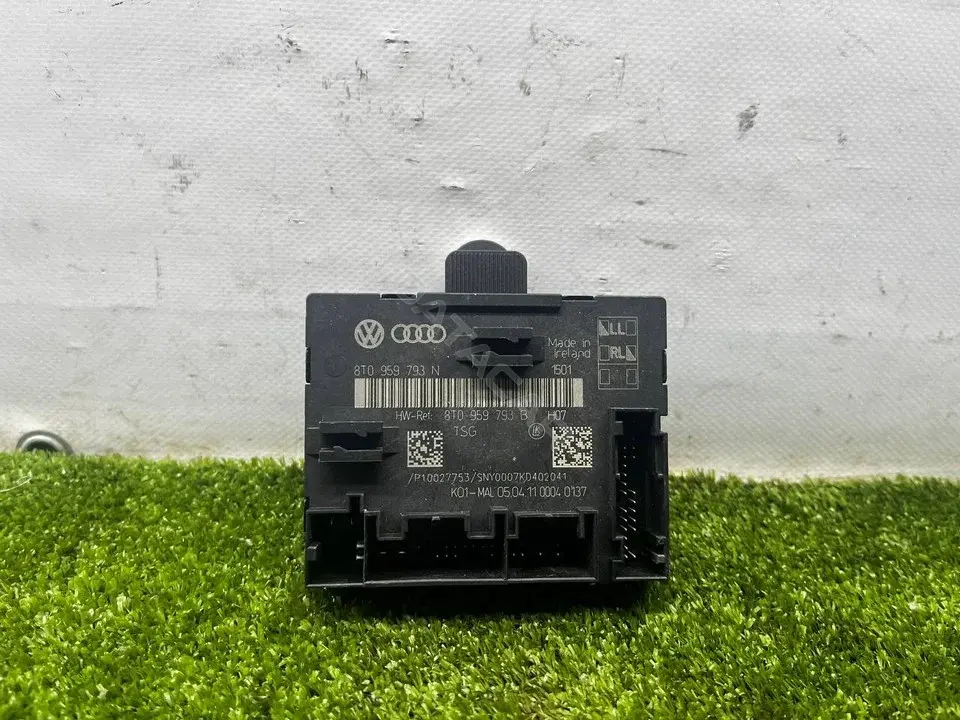 Блок управления двери 8T0959793B
