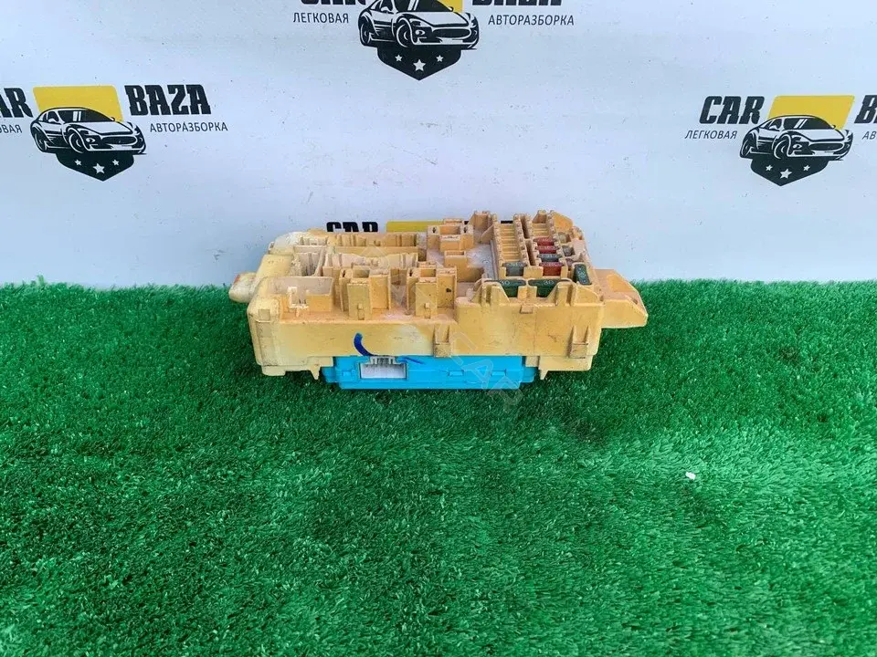 Блок предохранителей MR24316