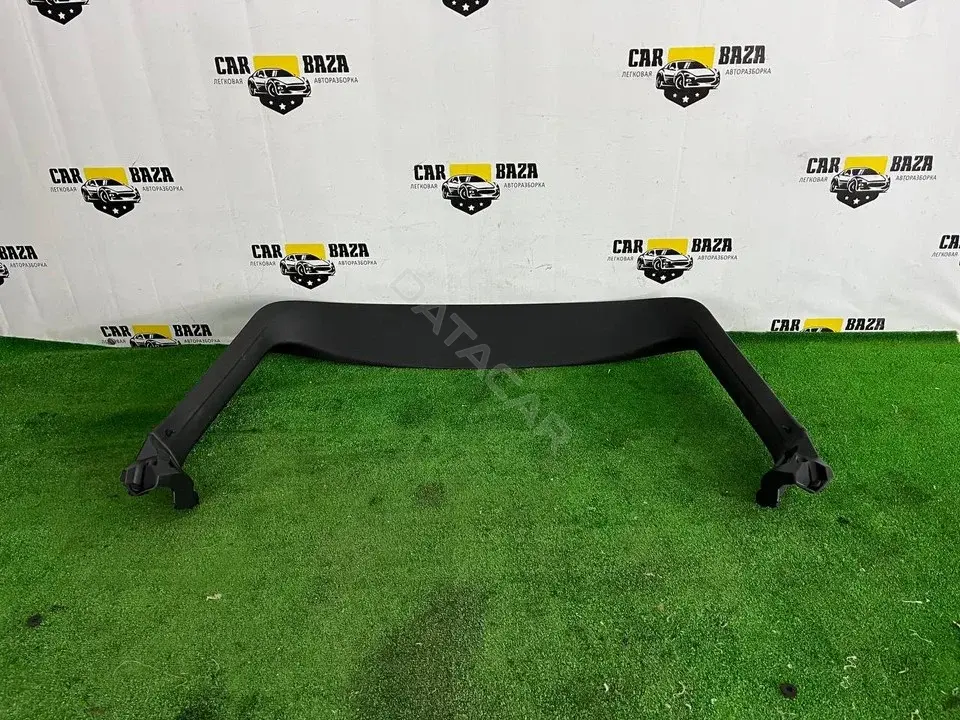 Обшивка крышки багажника 8U0867973