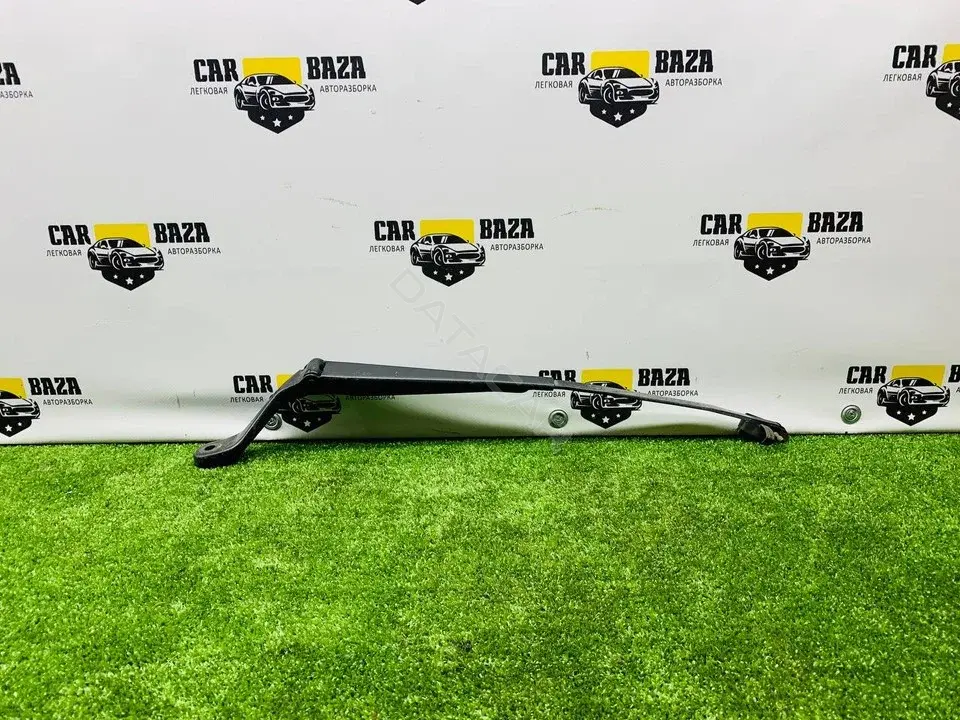 Рычаг стеклоочистителя 7M1955410A