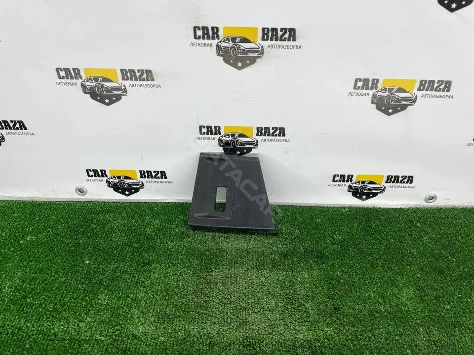 Разъем AUX / USB 9319542