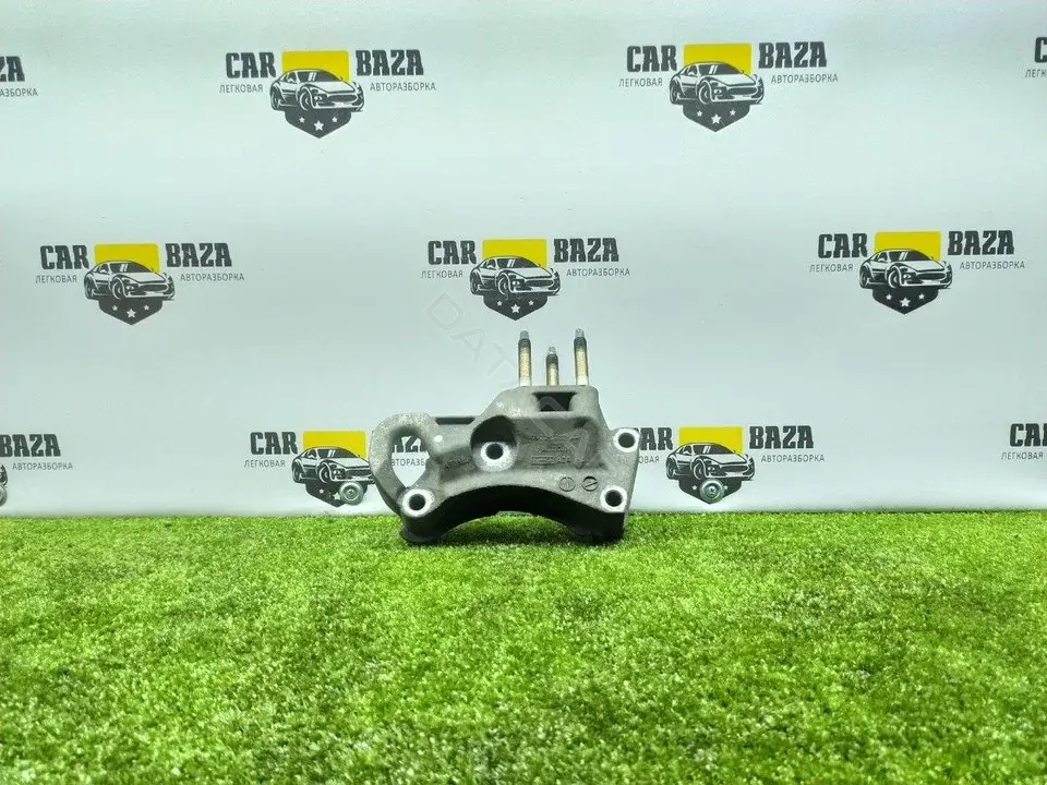 Кронштейн двигателя 7V206030