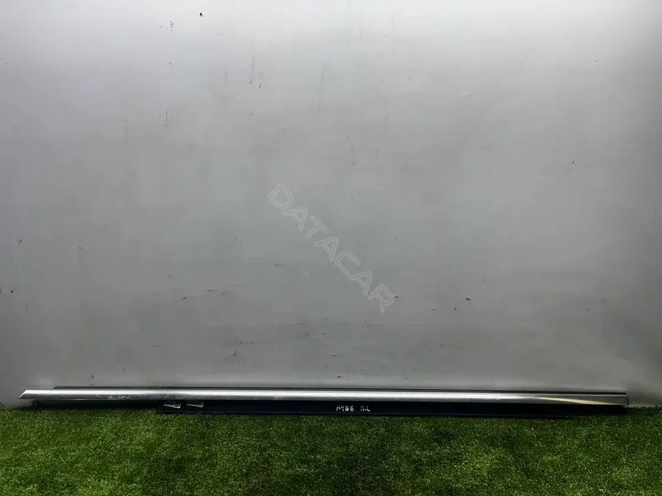 Уплотнитель двери 8K0853283J