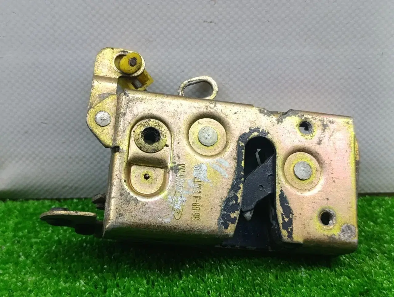 Замок двери 86GBA21812BB
