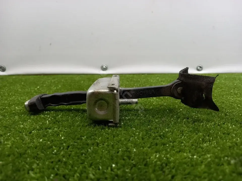Ограничитель двери YC15G23500