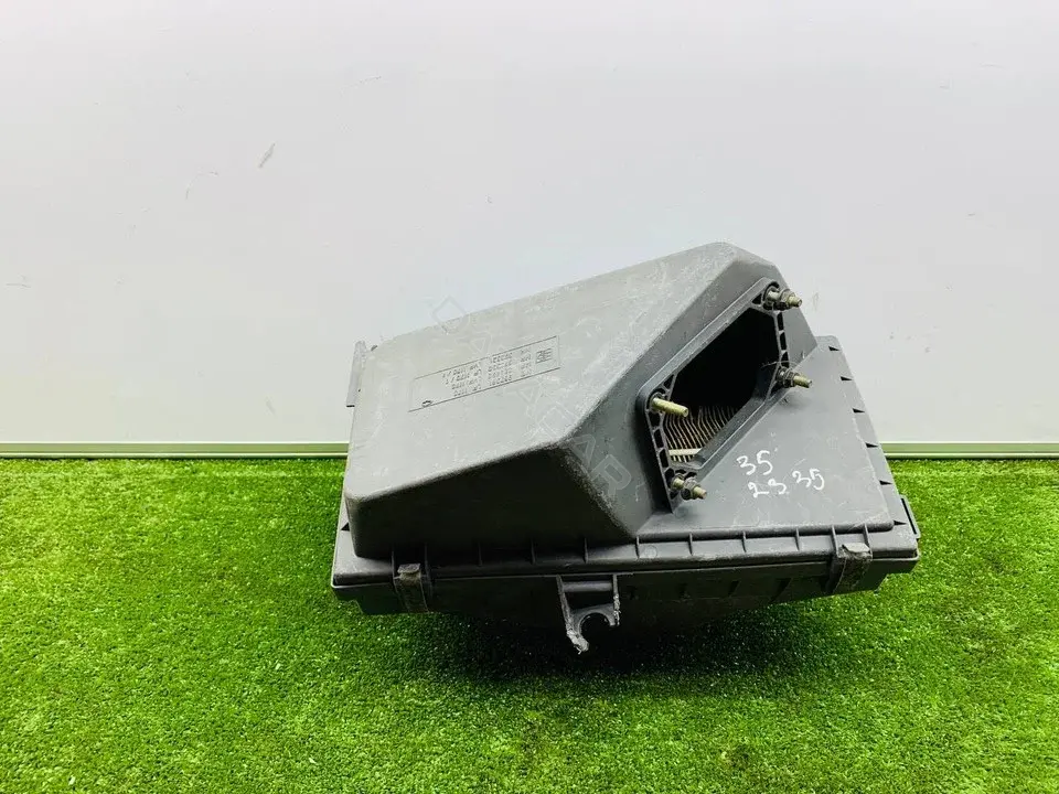 Корпус воздушного фильтра MR224492