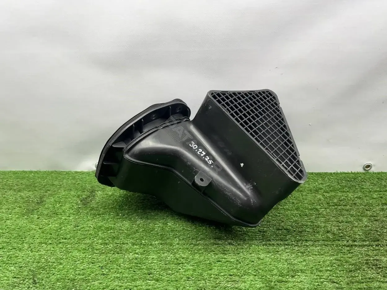 Воздухозаборник 7L0819049