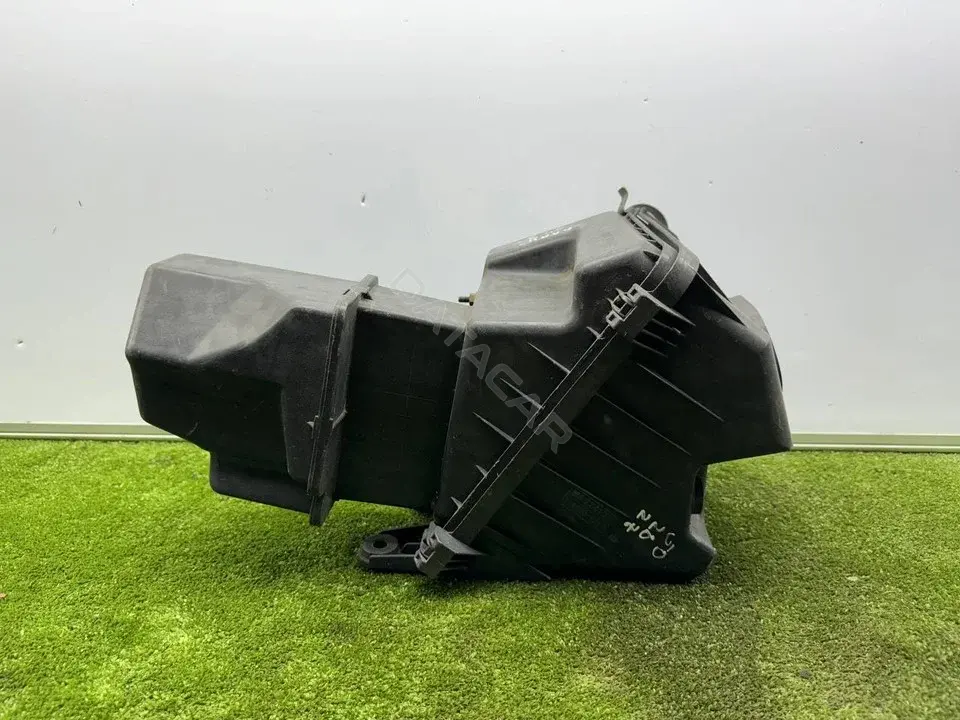 Корпус воздушного фильтра MR224138