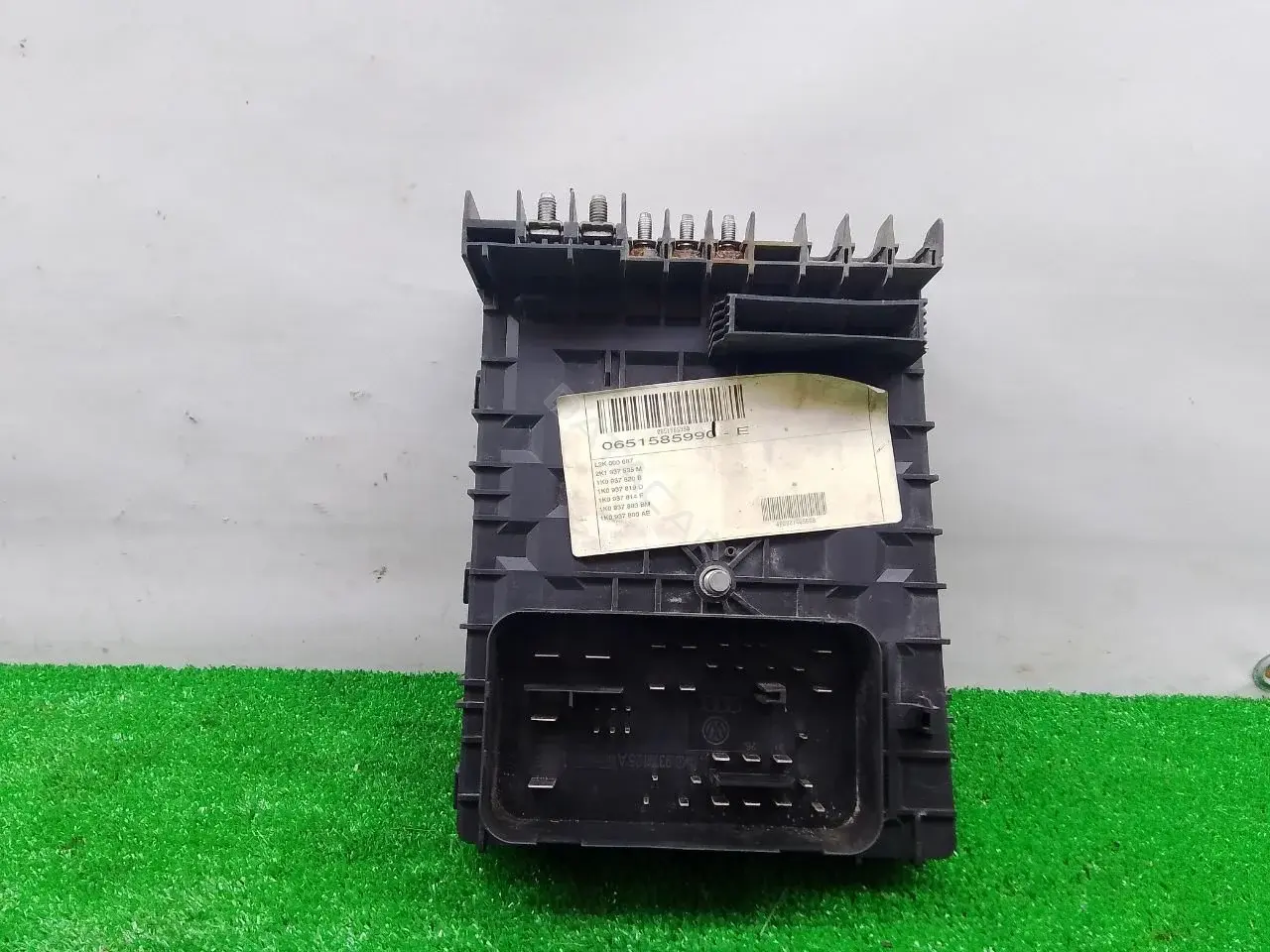 Блок предохранителей 1K0937125A