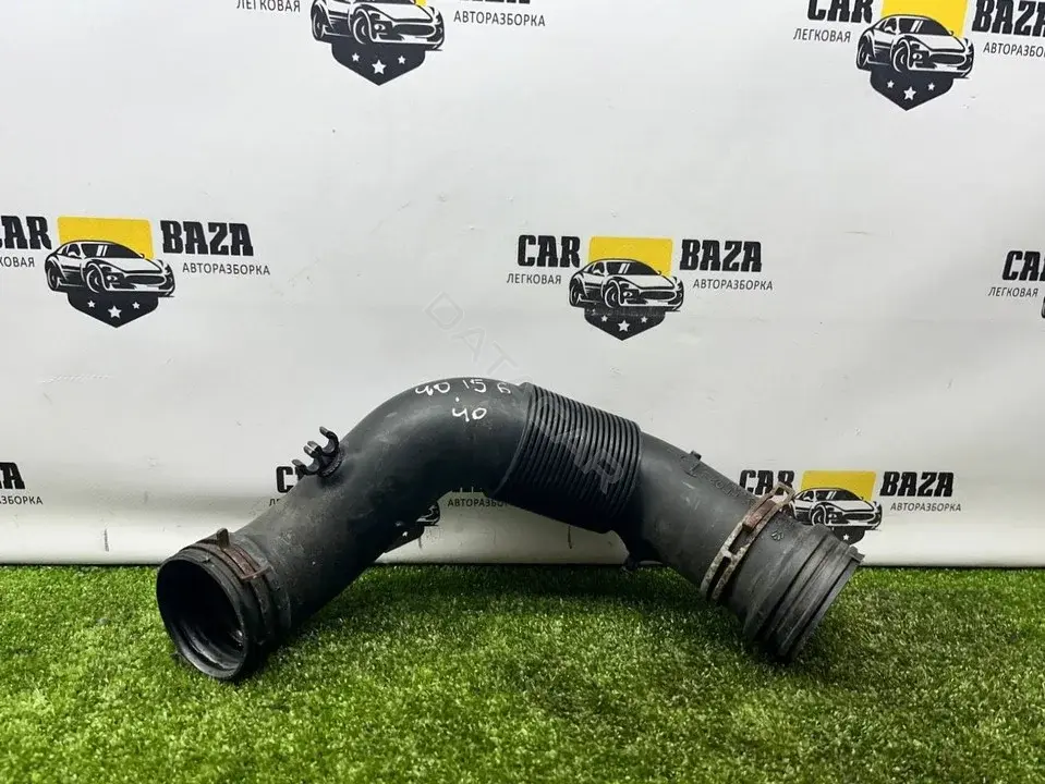 Патрубок воздушный 1K0129684J