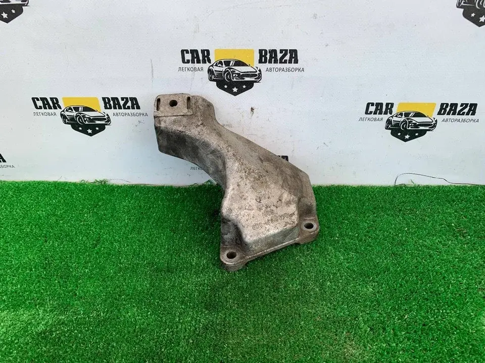 Кронштейн двигателя 8D0199307G