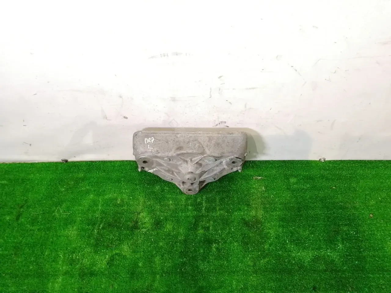 Опора амортизатора 7L0412391