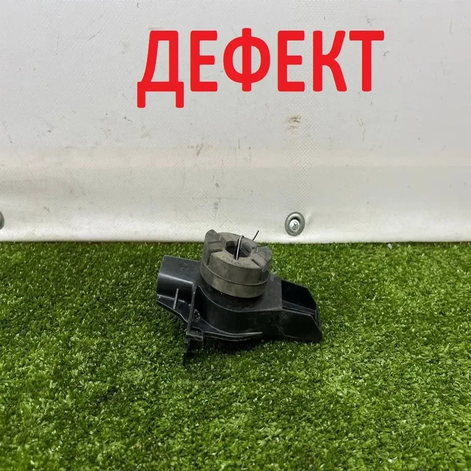 Кронштейн радиатора 8K0121276
