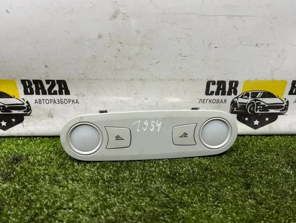 Плафон освещения салона 8T0947111AT