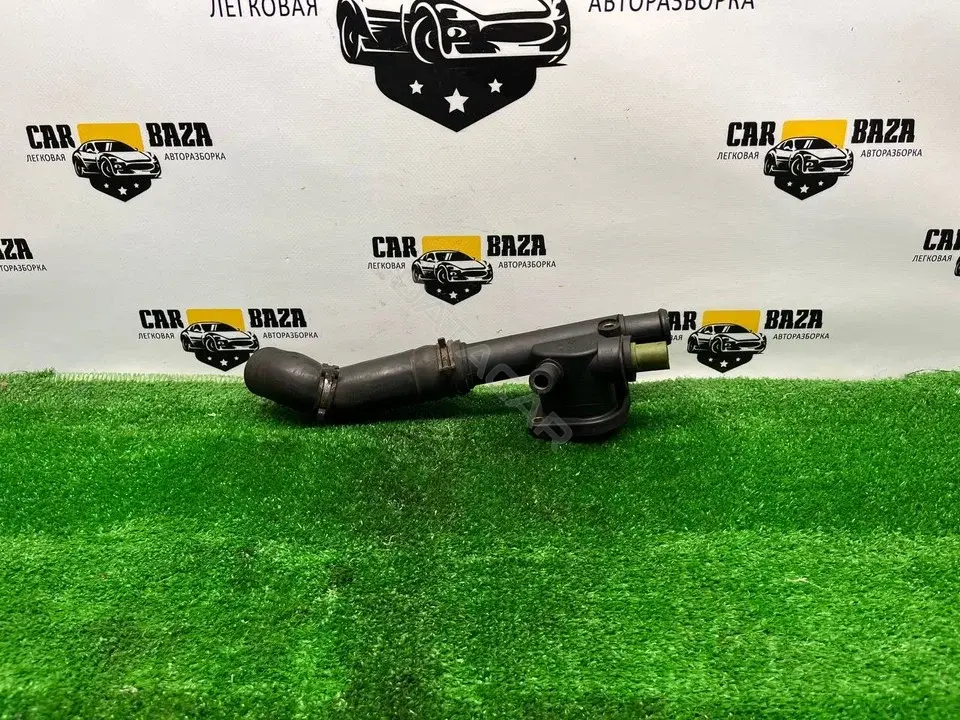Фланец охлаждающей жидкости 038121133