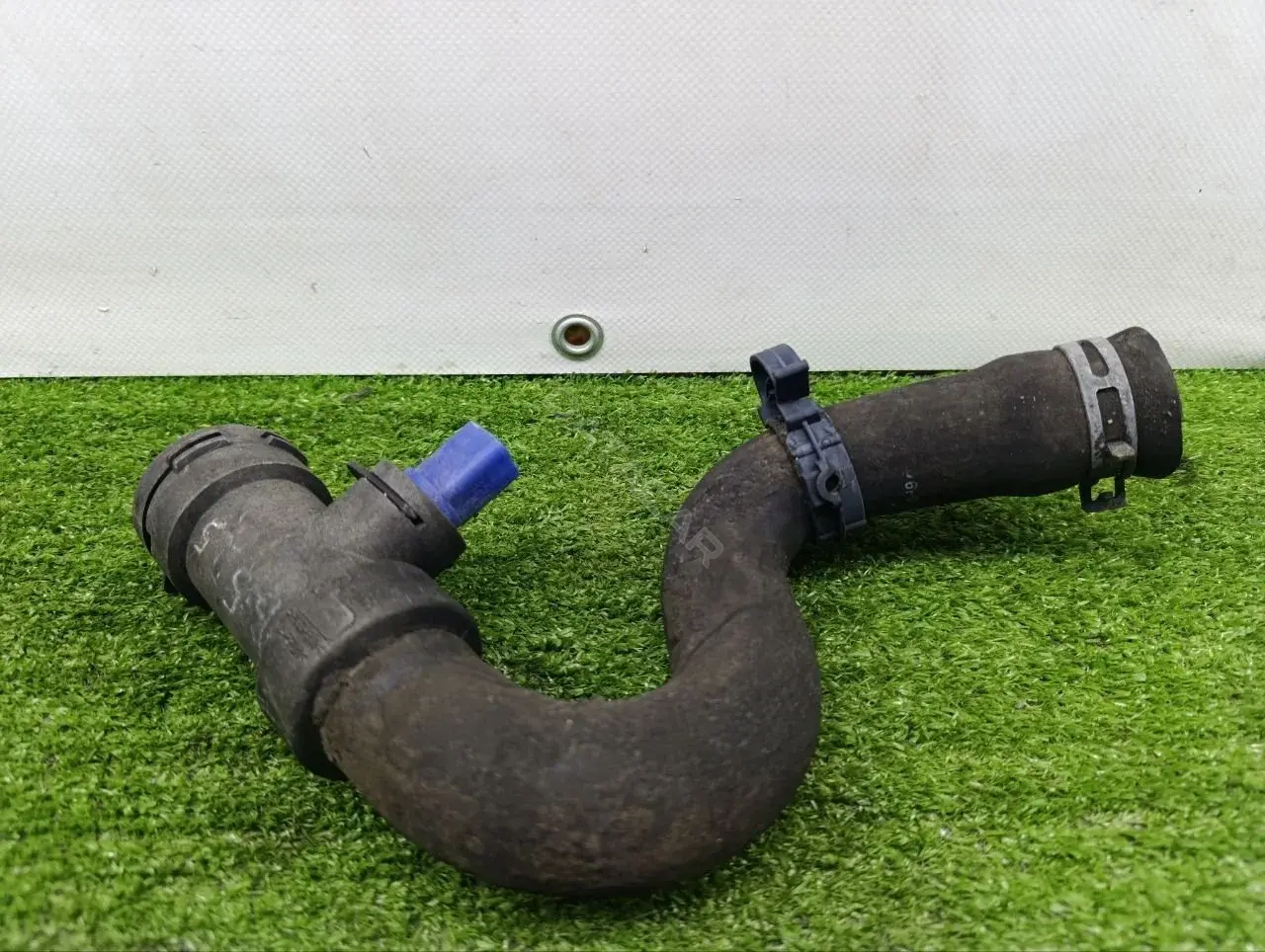 Патрубки системы охлаждения 8D0121049A