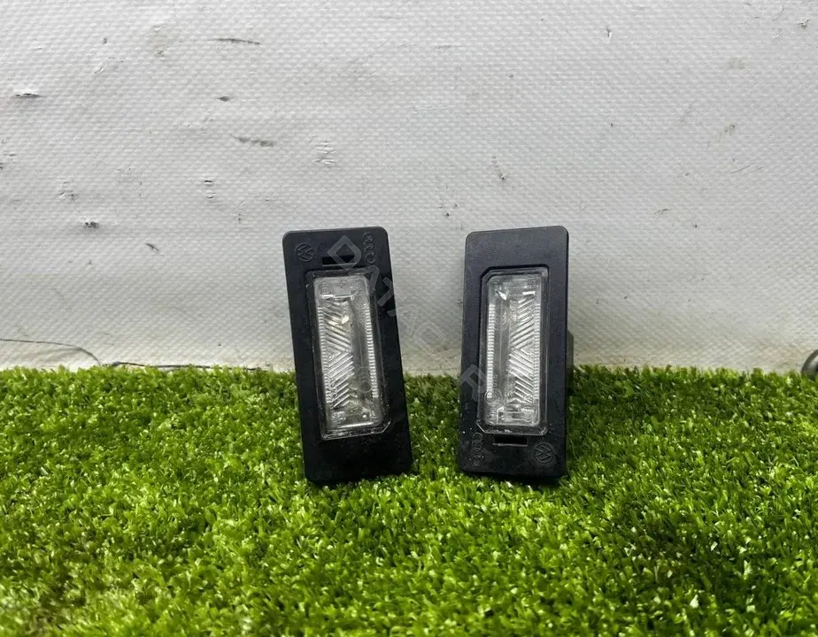 Фонарь подсветки номерного знака 8T0943021