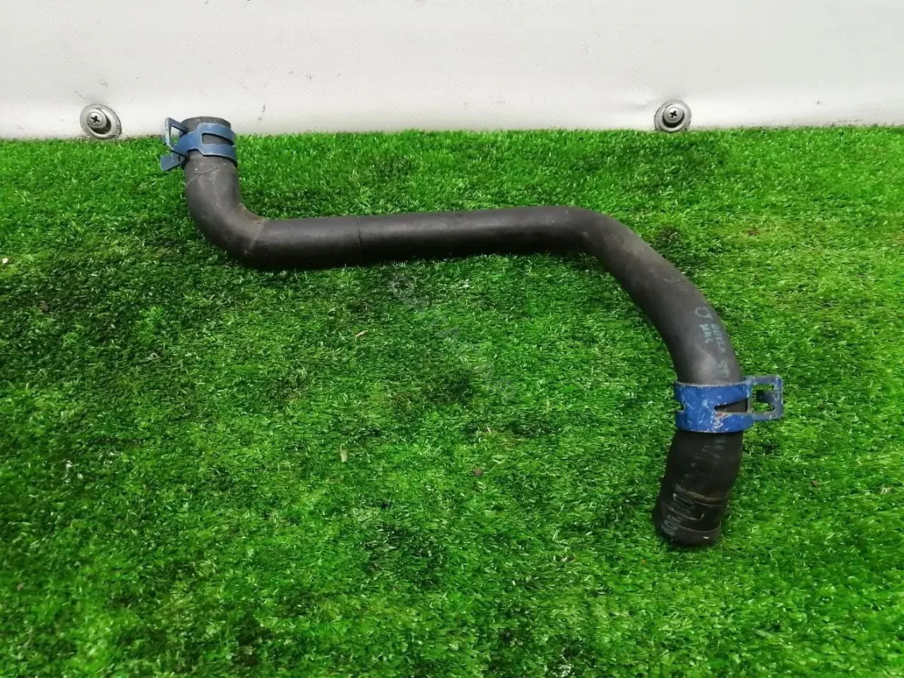Патрубки системы охлаждения 7M0121109F, 95VW8B081CC