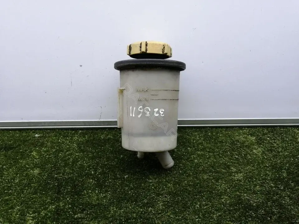 Бачок гидроусилителя YC153R700