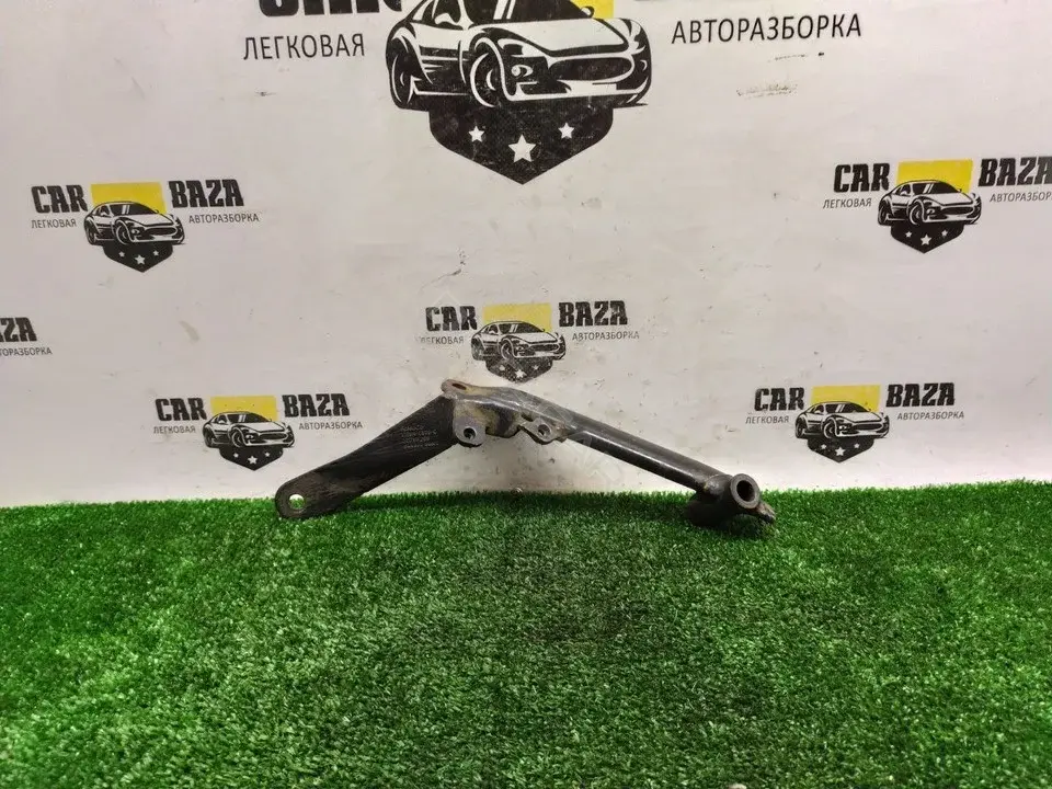 Кронштейн компрессора кондиционера 30788268