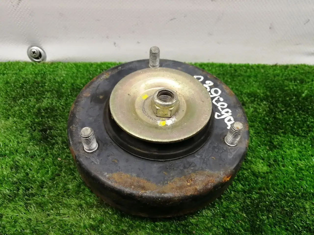 Опора амортизатора 33521091710