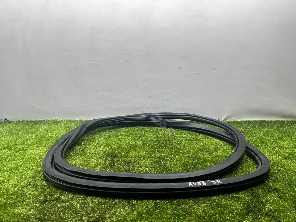 Уплотнитель двери 8K5833721E