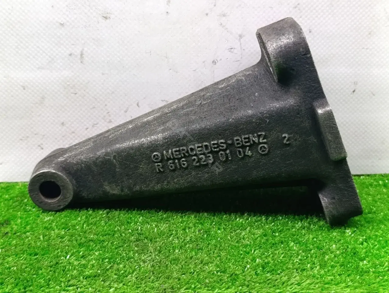 Кронштейн двигателя R6162230104