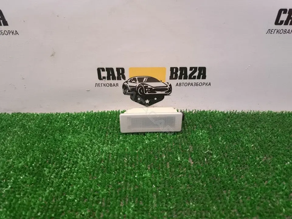 Плафон освещения салона 11G142