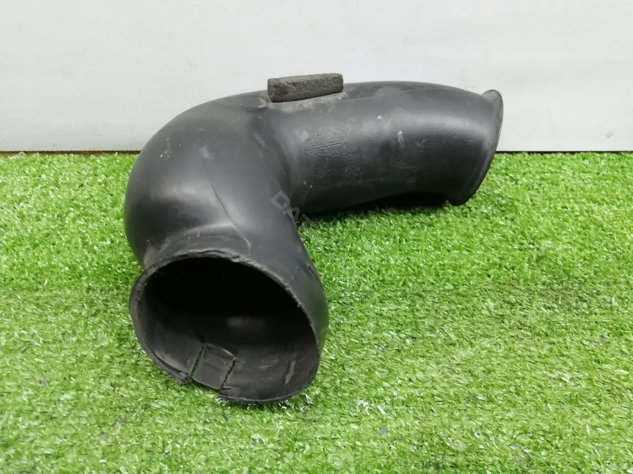 Воздухозаборник 7M0806913D, 95VW9C681CC