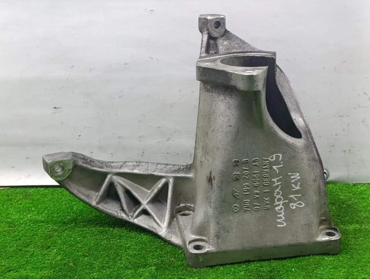 Кронштейн полуоси 7M0199207B, 97VW6061AB