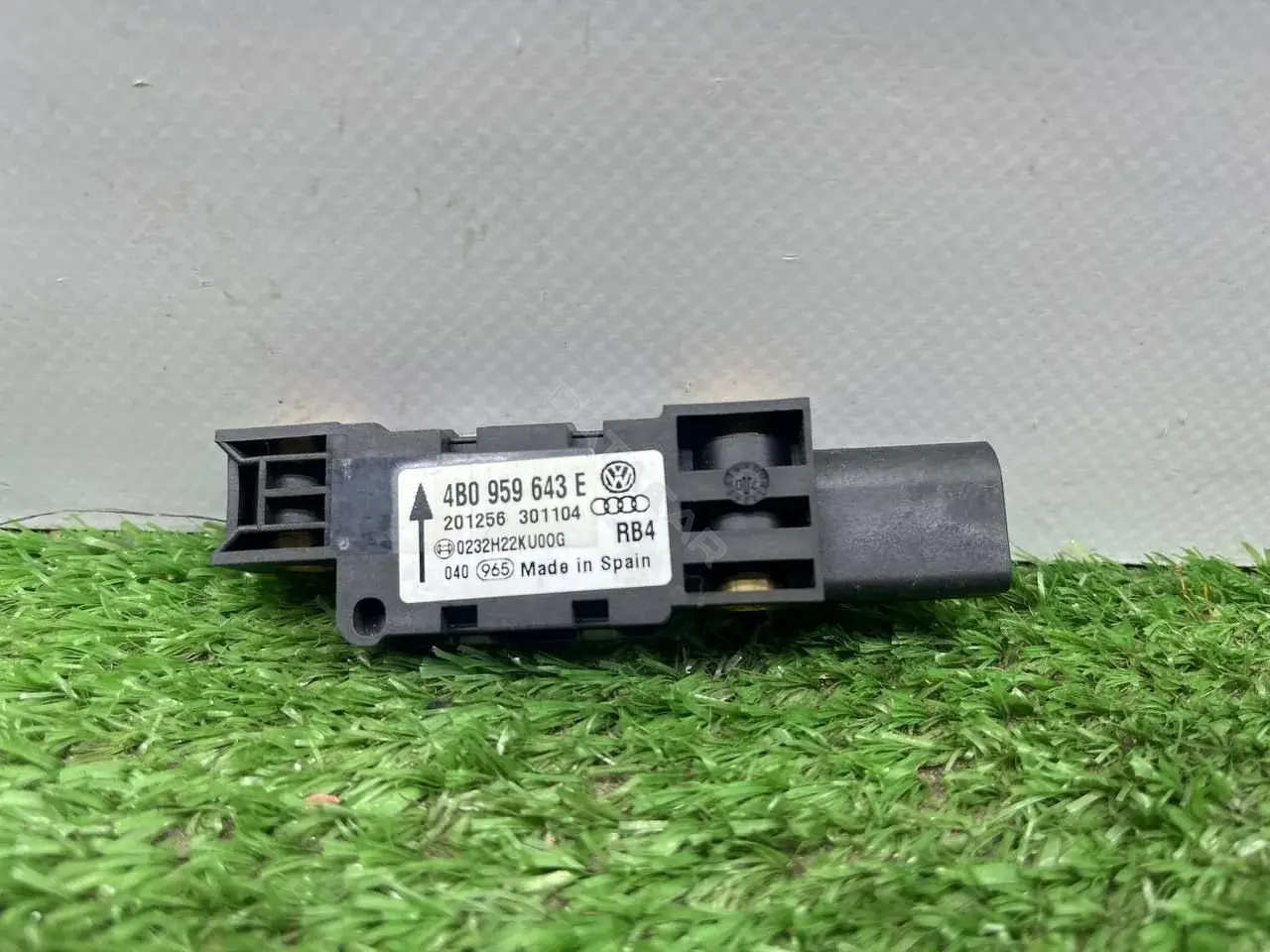 Датчик удара 7L6035577