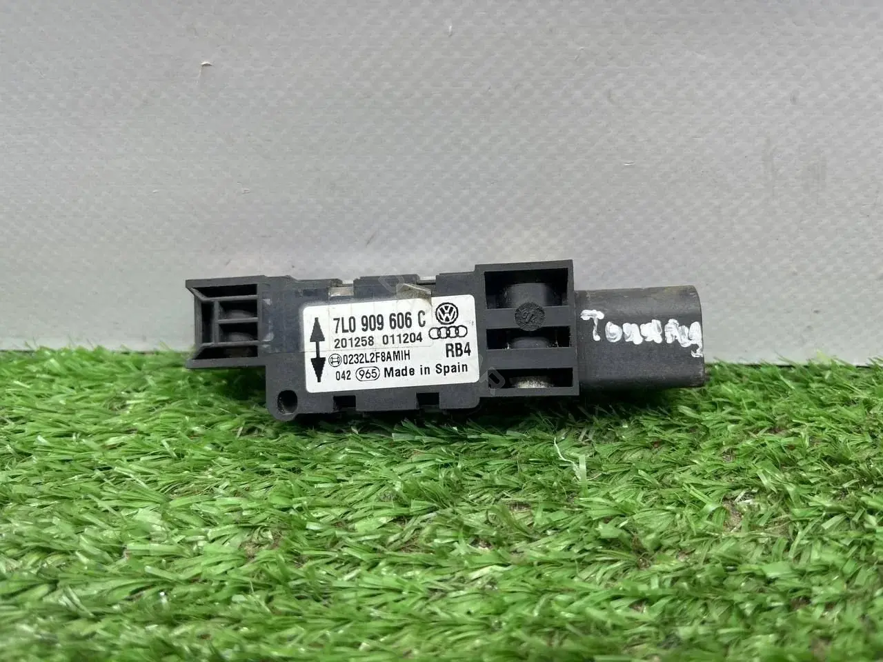 Датчик удара 7L0909606