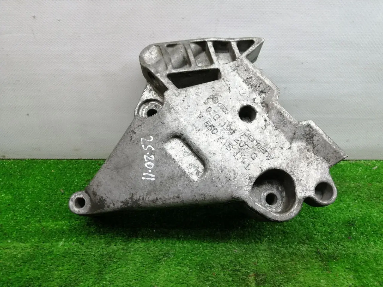 Кронштейн двигателя 03G199207G